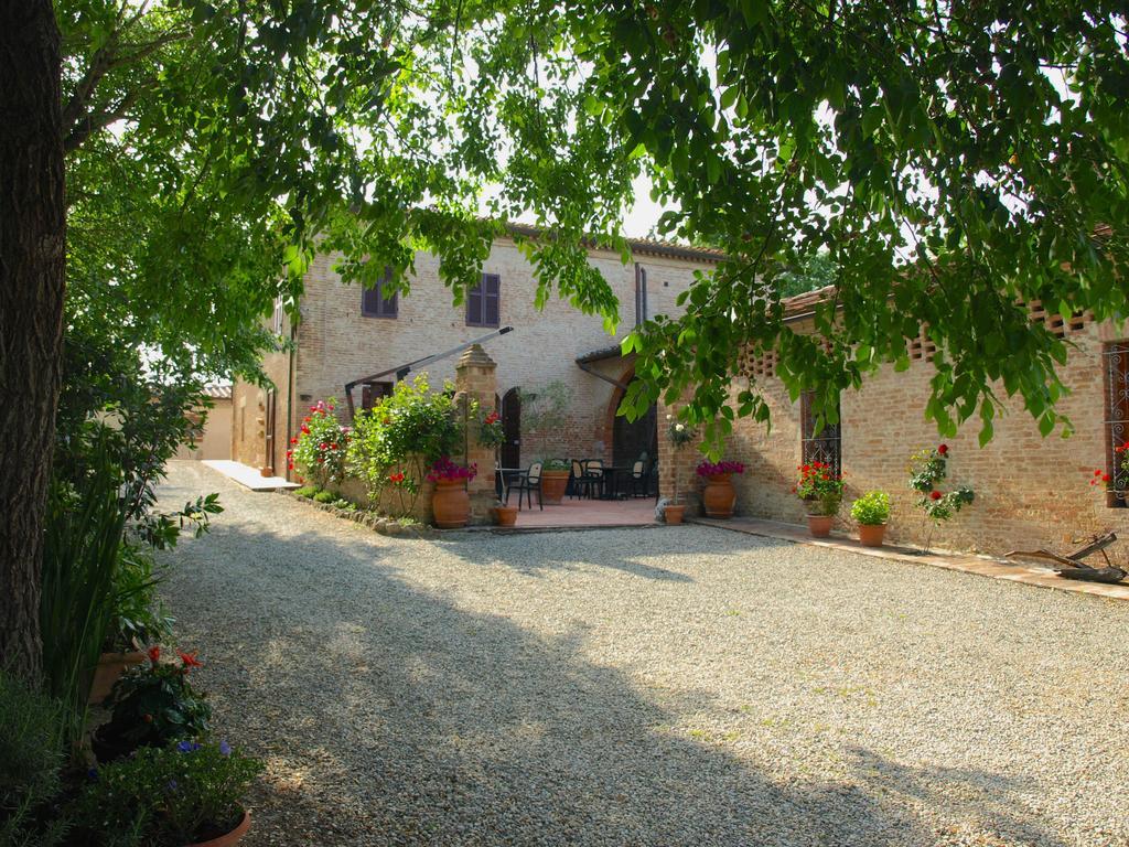 Il Canto Del Sole Monteroni dʼArbia Exteriör bild