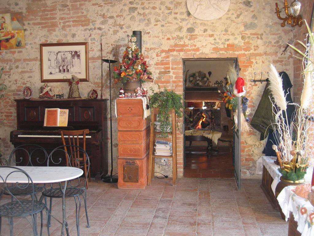 Il Canto Del Sole Monteroni dʼArbia Exteriör bild